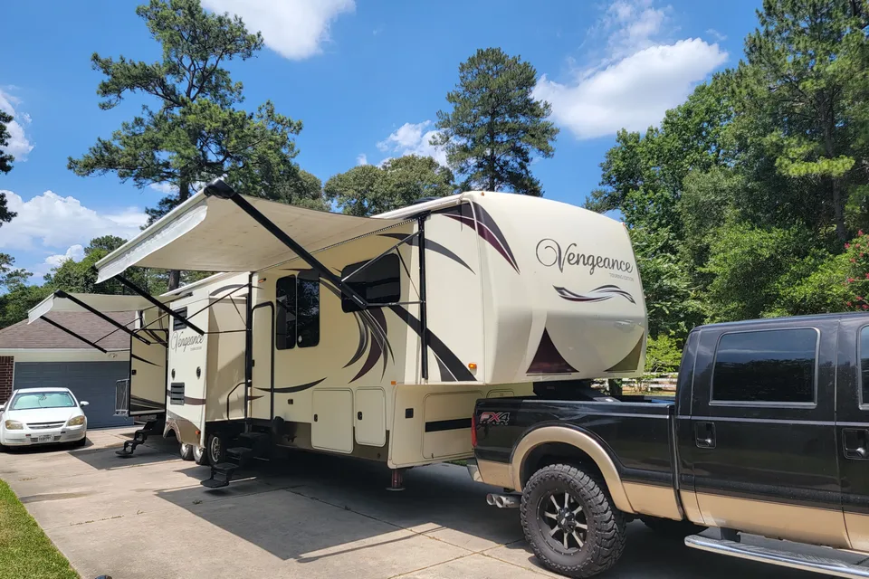R&R Fifth Wheel Toy Hauler