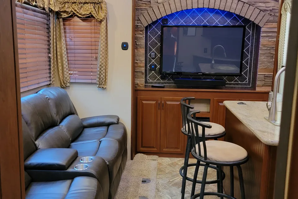 R&R Fifth Wheel Toy Hauler