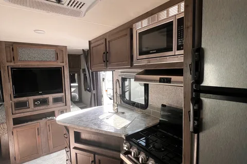 Coachmen Apex ultra lite 215RBK Travel Trailer