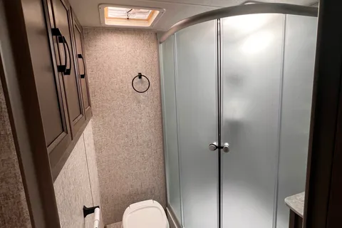 Coachmen Apex ultra lite 215RBK Travel Trailer