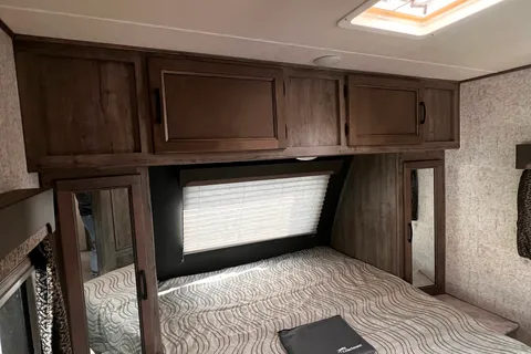 Coachmen Apex ultra lite 215RBK Travel Trailer