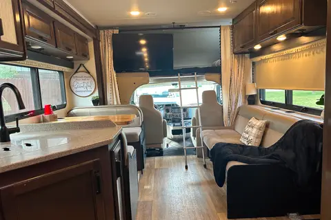 Thor Motor Coach Four Winds 31E Bunkhouse