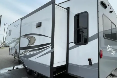 5TH WHEEL CAMPER WITH ROOM FOR EVERYONE!