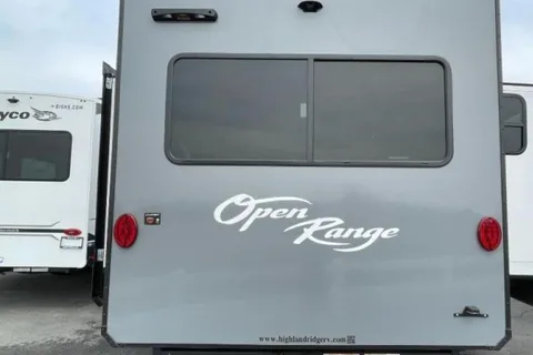 5TH WHEEL CAMPER WITH ROOM FOR EVERYONE!