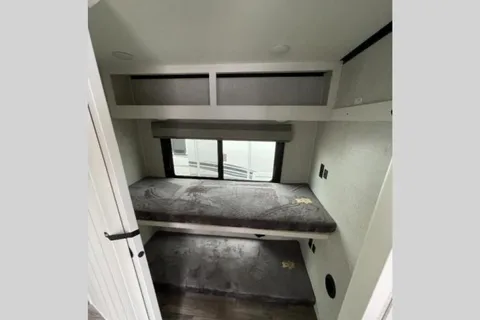 5TH WHEEL CAMPER WITH ROOM FOR EVERYONE!