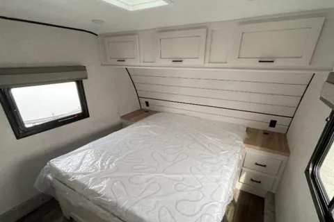 5TH WHEEL CAMPER WITH ROOM FOR EVERYONE!