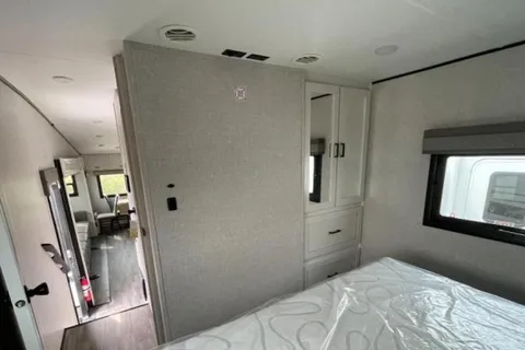 5TH WHEEL CAMPER WITH ROOM FOR EVERYONE!