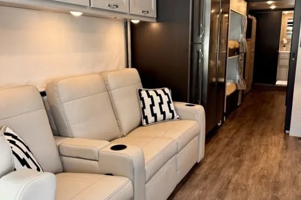 Convenience Rv's Riviera 39BH