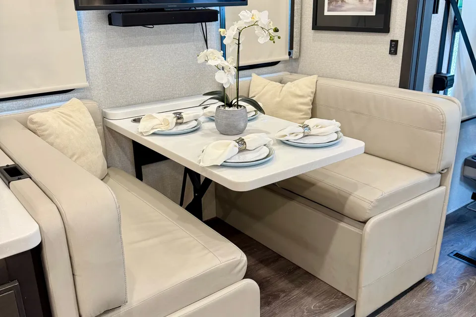 Convenience Rv's Riviera 39BH