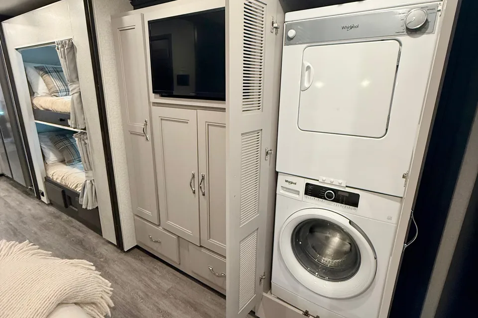 Convenience Rv's Riviera 39BH