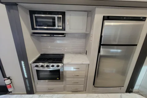 CL130 Keystone SPRINTER CAMPFIRE Fifth Wheel