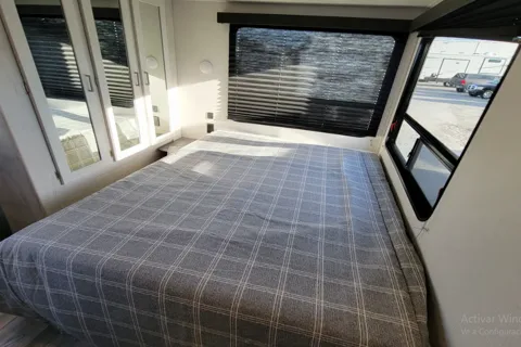 CL130 Keystone SPRINTER CAMPFIRE Fifth Wheel