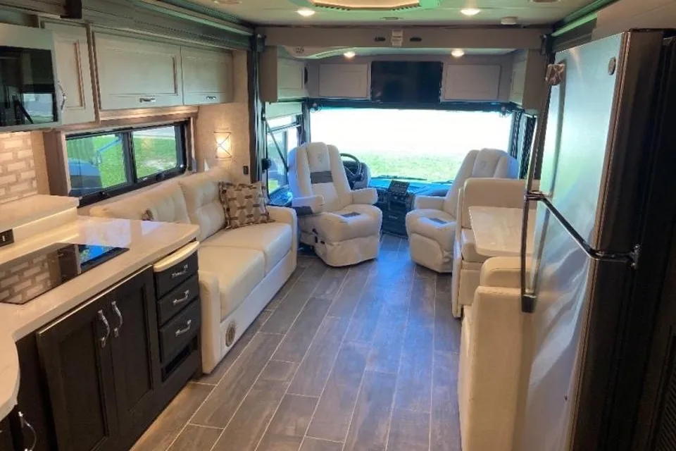 Lois's 2023 American Coach  Class A