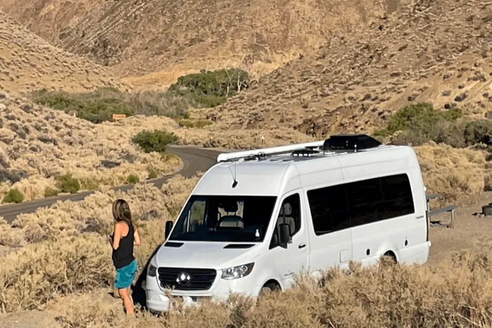 Luxury Sprinter w/ Full Bathroom Mercedes-Benz Coachmen gets up to 20 MPG