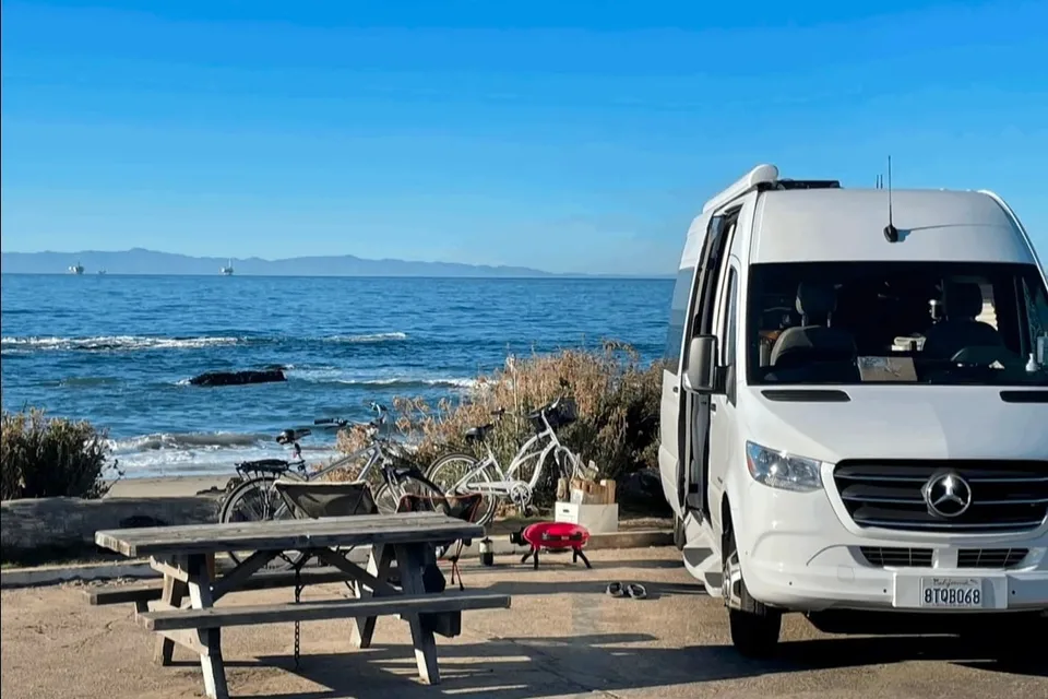 Luxury Sprinter w/ Full Bathroom Mercedes-Benz Coachmen gets up to 20 MPG