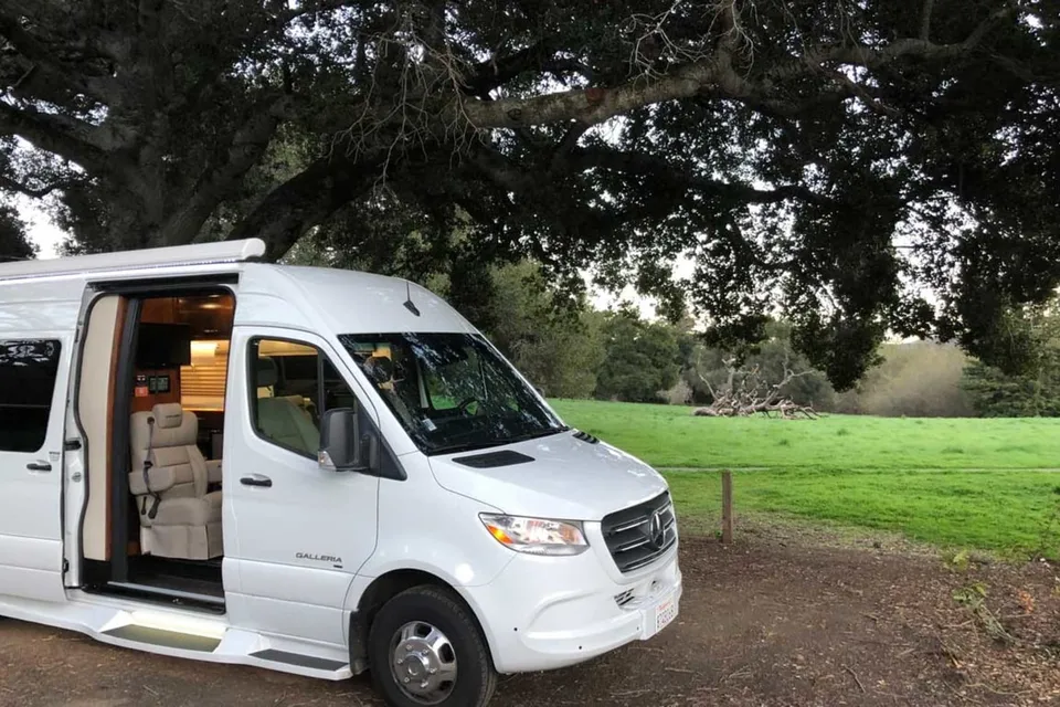 Luxury Sprinter w/ Full Bathroom Mercedes-Benz Coachmen gets up to 20 MPG