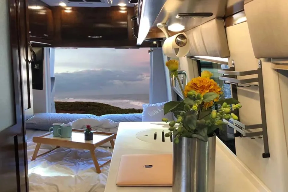 Luxury Sprinter w/ Full Bathroom Mercedes-Benz Coachmen gets up to 20 MPG