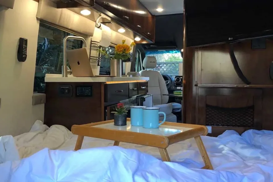 Luxury Sprinter w/ Full Bathroom Mercedes-Benz Coachmen gets up to 20 MPG