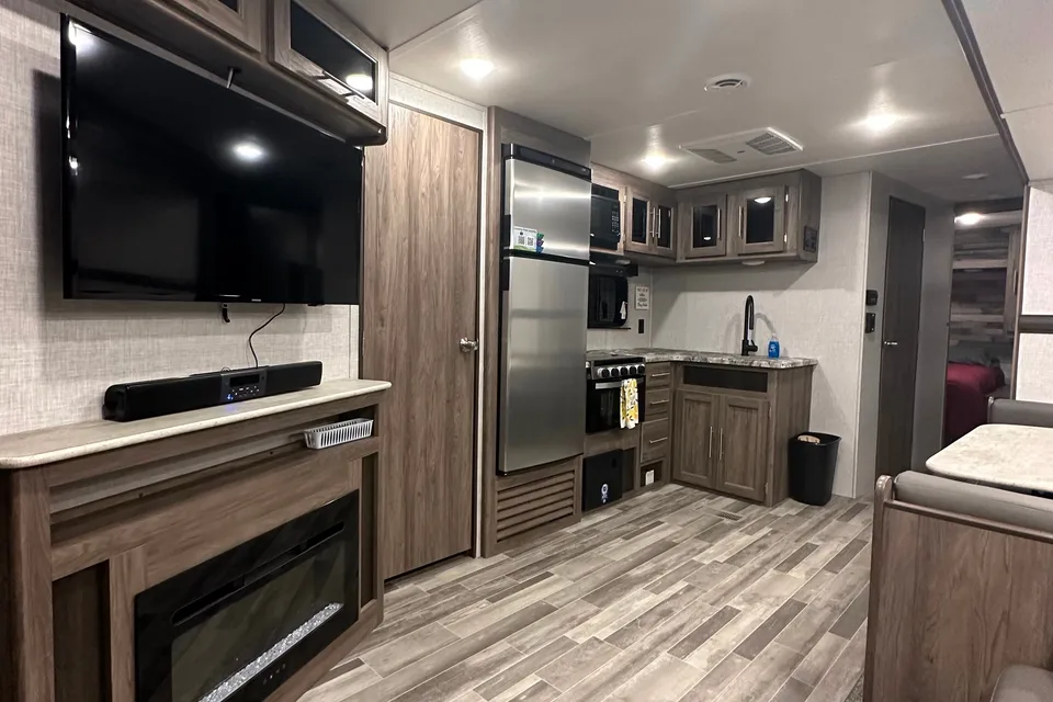 Crossroads Zinger Travel Trailer
