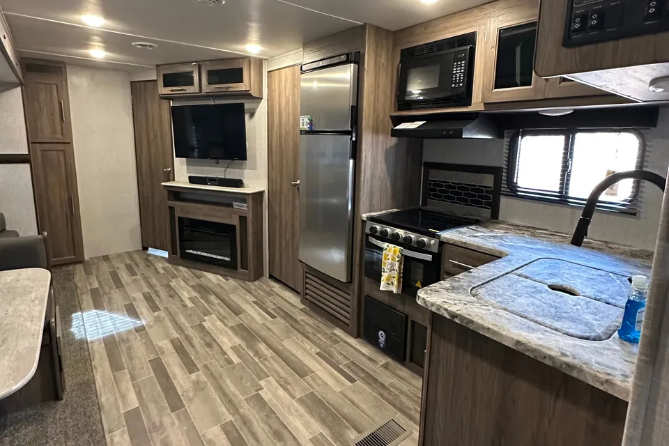 Crossroads Zinger Travel Trailer