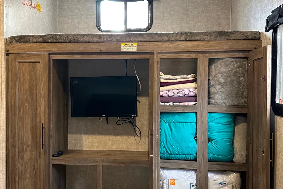 Crossroads Zinger Travel Trailer
