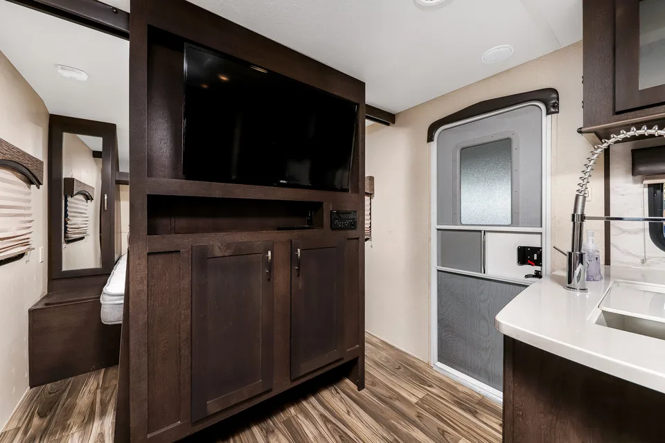 Rv Rentals Way of Life's Forest River Evo T2490 Travel Trailer (LE1)