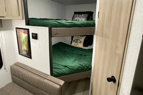 Forest River Silver Lake LE 1610BHLE Travel Trailer