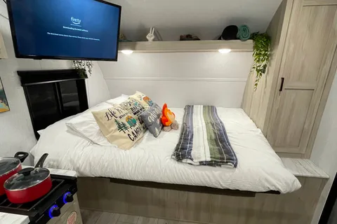 Forest River Silver Lake LE 1610BHLE Travel Trailer
