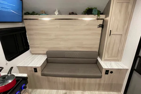 Forest River Silver Lake LE 1610BHLE Travel Trailer