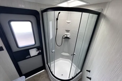 Spacious Palomino 28bhss Travel Trailer