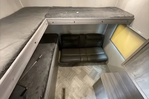 Spacious Palomino 28bhss Travel Trailer