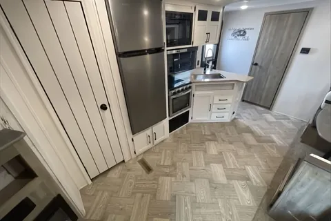 Spacious Palomino 28bhss Travel Trailer