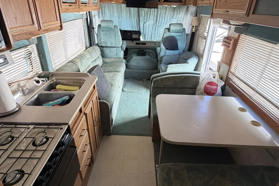 Sunniee the Winnebago Itasca Sunrise Class A
