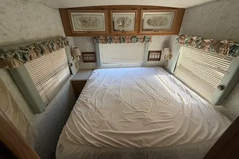 Sunniee the Winnebago Itasca Sunrise Class A
