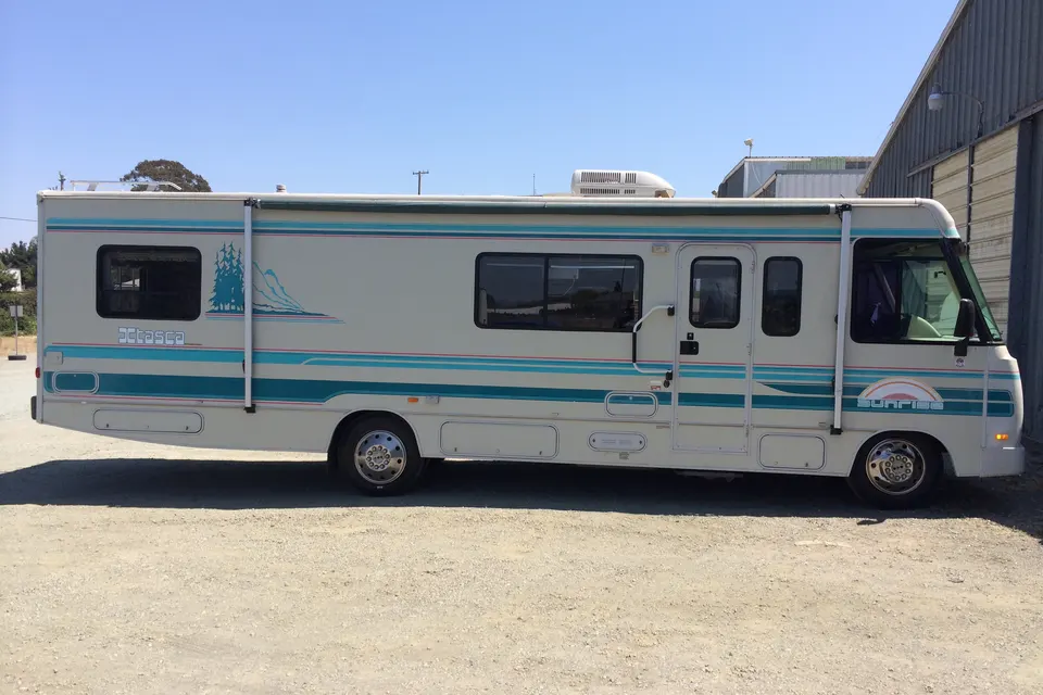 Sunniee the Winnebago Itasca Sunrise Class A