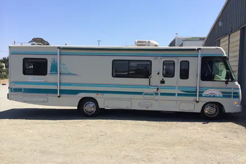 Sunniee the Winnebago Itasca Sunrise Class A