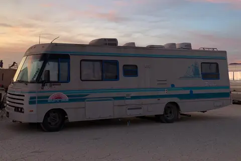 Sunniee the Winnebago Itasca Sunrise Class A
