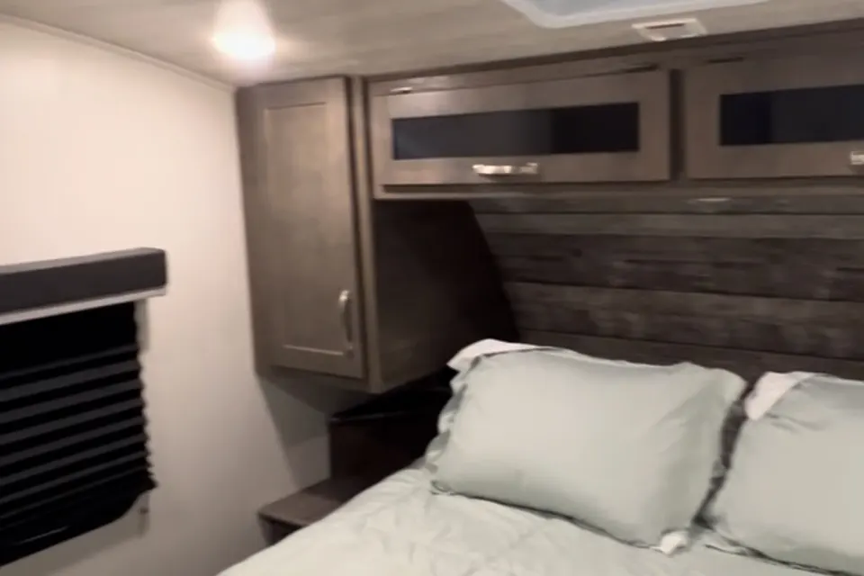 Monarch MeadowsKeystone Cougar Fifth Wheel