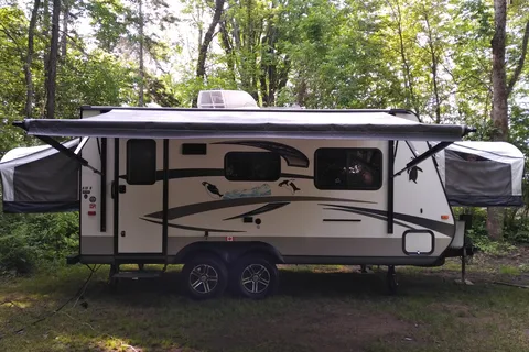Jayco Jay Feather Hybrid