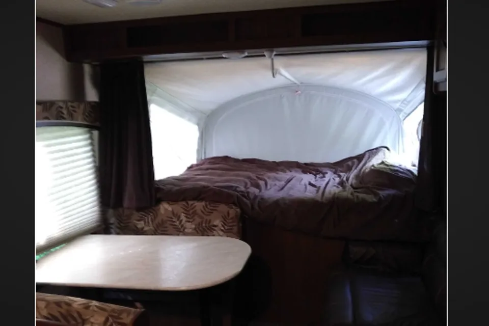 Jayco Jay Feather Hybrid