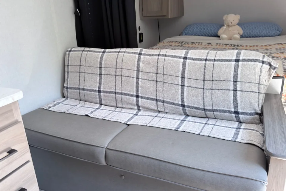 Aaron's Keystone Coleman 23bwe Travel Trailer