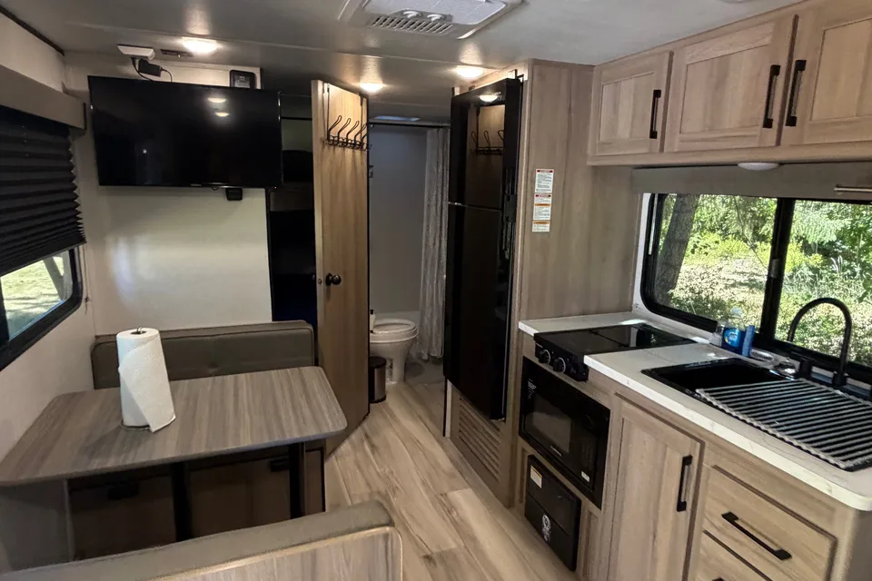 Aaron's Keystone Coleman 23bwe Travel Trailer