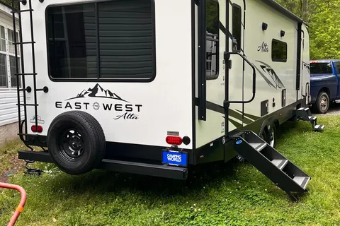 ricky's East to West Alta Travel Trailer