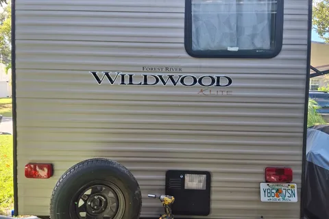Nancy's Forest River Wildwood X-Lite 261BHXL Travel Trailer
