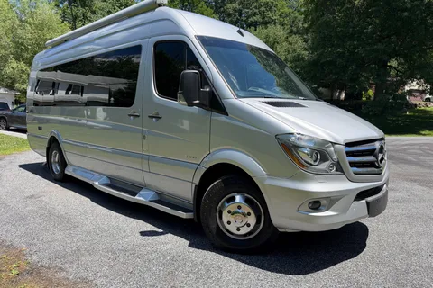 Konstantin's Coachmen 24sq Class B