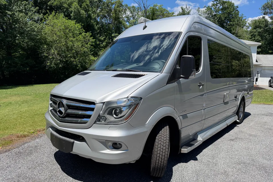 Konstantin's Coachmen 24sq Class B