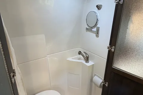 Luxury Mercedes Coachmen Galleria 24sq Class B