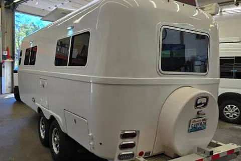 Jacob's Oliver Legacy Elite 2 Platinum Travel Trailer