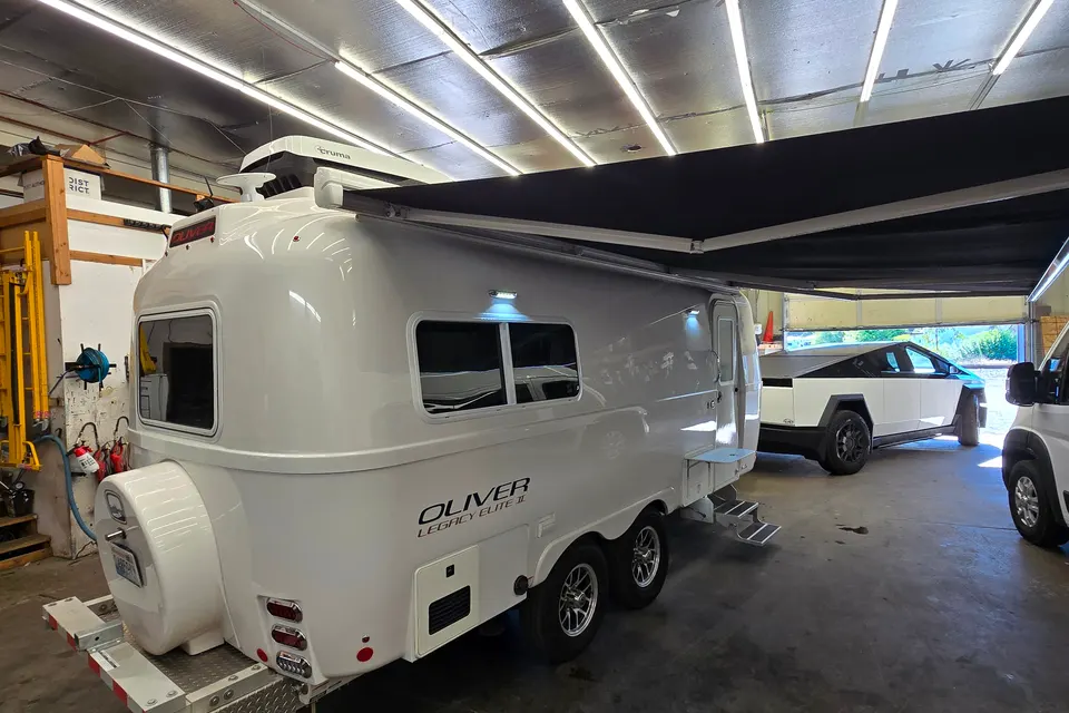 Jacob's Oliver Legacy Elite 2 Platinum Travel Trailer