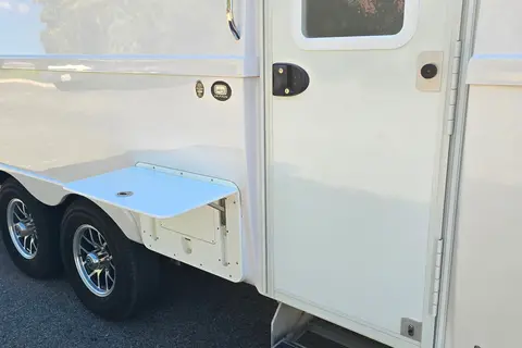 Jacob's Oliver Legacy Elite 2 Platinum Travel Trailer